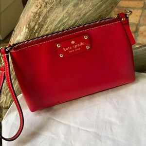 KATE SPADE
LINET WELLESLEY PILLBOX WRISLET